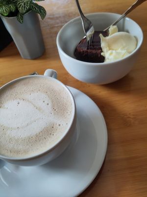 Cappuccino, Brownie, Vanillaeis at Sol in Konstanz