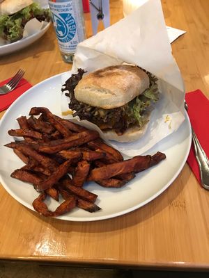 Asia Burger & Süßkartoffel 😋 at Sol in Konstanz