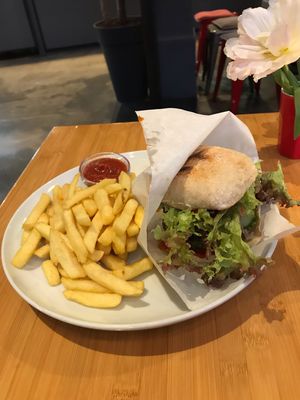 Quinoa Burger 😋 at Sol in Konstanz