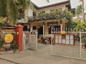 Street View at Cafe del mundo in Luang Prabang