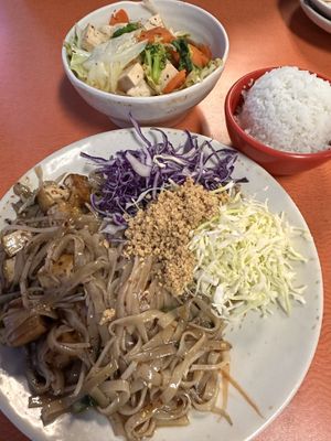 Pad Thai and Spicy Tofu   at Dara Thai Express in Page