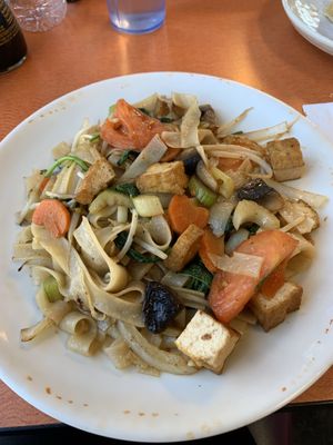 Noodles with vegetables and tofu at Dara Thai Express in Page