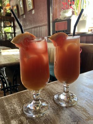 Morning Glory - frisch gepresster Grapefruit- und Orangensaft mit Cranberry  at Roseleaf in Edinburgh