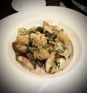 What a flavour powerhouse this was! Shiitake tortellini | porcini–truffle sauce
sauteed mushrooms | ‘pangrattato’ toasted breadcrumbs at Matteo's in Fitzroy North