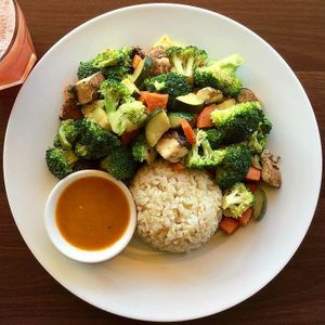 Lemon Stir Fry with Portobello at Un Solo Sol in Los Angeles