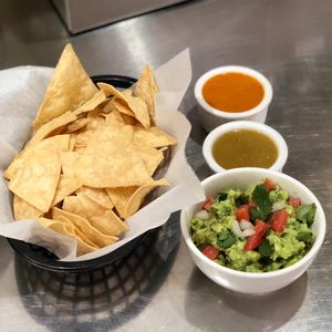 House Guacamole at Un Solo Sol in Los Angeles