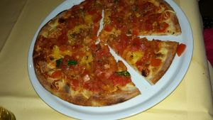 Pizza Bruschetta mit veganem Käse. at La Passione in Worrstadt