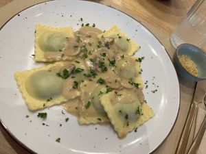 Raviolis rellenos de espinacas   at Punto Vegano in Madrid
