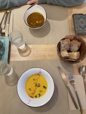 Crema de calabaza y lentejas estofadas   at Punto Vegano in Madrid