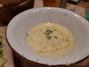 Menu of the day / Starter / Creamed cauliflower at Punto Vegano in Madrid