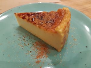 Dessert / crême brulée cake (awesome!!) at Punto Vegano in Madrid