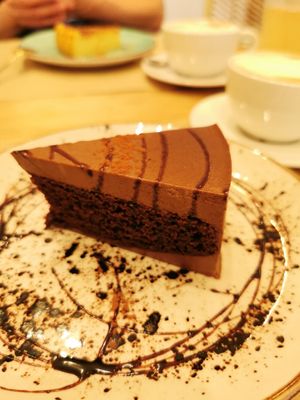 Chocolate cake at Punto Vegano in Madrid