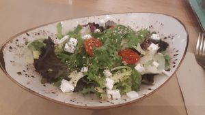 Salad from the daily menu at Punto Vegano in Madrid