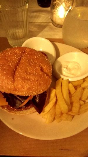 Alma animal: quinoa and red beans burger (AMAZING) at Punto Vegano in Madrid