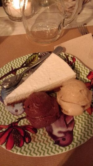 Almond/coconut cake with chocolate and vainilla ice cream at Punto Vegano in Madrid