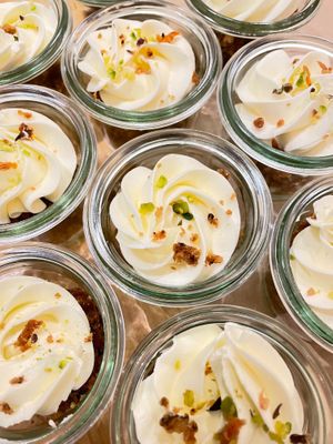 Carrot cake en vasito at Punto Vegano in Madrid