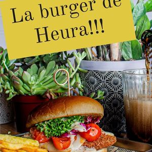 Hamburguesa de "pollo" de la carta. at Punto Vegano in Madrid