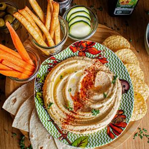 Hummus de garbanzos con dips! at Punto Vegano in Madrid