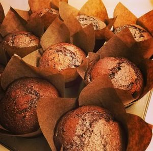Muffins caseros de chocolate at Punto Vegano in Madrid