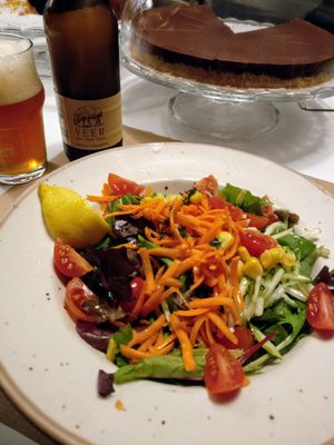 Salad at Punto Vegano in Madrid