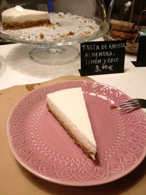 Lime and coconut tart with almond crust at Punto Vegano in Madrid