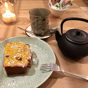 Pumpkin pie with ginger and camomile tea at Punto Vegano in Madrid