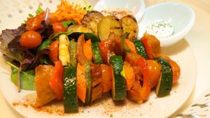 Brochetas de seitán y verduras. at Punto Vegano in Madrid