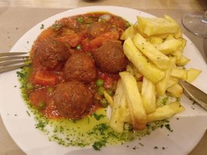 Quinoa *meatballs* at Punto Vegano in Madrid