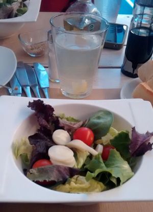 Salad/Starter daily menu on Sunday at Punto Vegano in Madrid