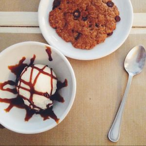 dessert: rise-milk and vanilla ice-cream & cookie at Punto Vegano in Madrid