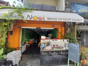 A beautiful little juice and food shop, right in the heart of Vientiane Capital. The tastiest juice and the most delicious food you will try in the city! All made in front of you at House of Fruit Shakes in Vientiane