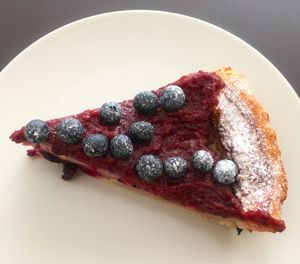 Red fruit vegan pie at Pe d'Arroz in Matosinhos