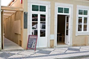 The house seen from the street at Pe d'Arroz in Matosinhos