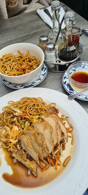 Mittagsmenü fried huhn at Asia Paradies in Vienna