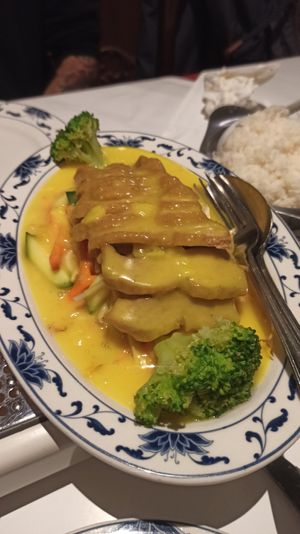Vegan chicken with veggies at Asia Paradies in Vienna