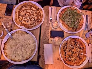 Mi preferida es la que llevo rúcula y crema de tofu 😋 at Lata de Zinc in Oviedo