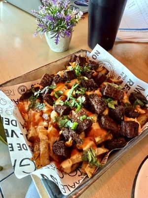 Papas Gordas , chicharrón vegetal, queso vegano , salsas y cilantro  #Veganuary at Revolucion Verde - Colonia Primavera in Monterrey