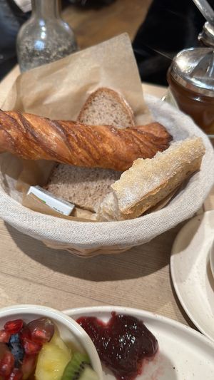 🌱🥰 🥐   at Le Pain Quotidien - Charonne in Paris