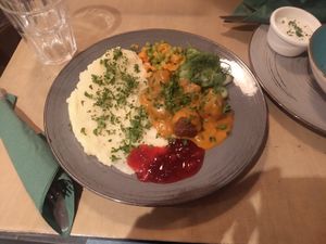 Szwedzkie klopsiki at Lokal Vegan Bistro in Warsaw