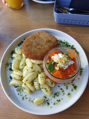 Dewolaj, gnocchi, surówka z marchewki z pistacjami at Lokal Vegan Bistro in Warsaw