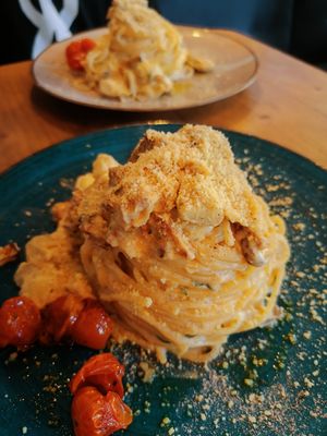 Makaron carbonare at Lokal Vegan Bistro in Warsaw