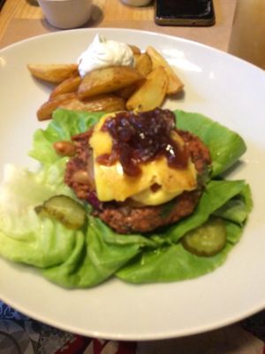 Burger with no bun at VIVA in Madrid