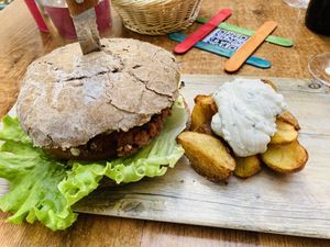 Blue burger at VIVA in Madrid