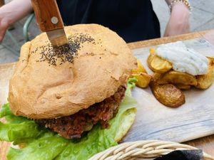 A burger at VIVA in Madrid