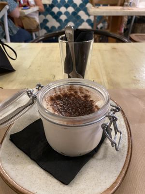 Irish dream (tiramisú with vegan baileys) at VIVA in Madrid