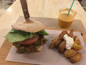 Chingon Burger with Avocado at VIVA in Madrid