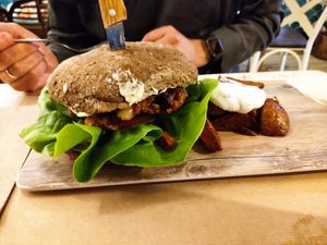 Hamburguesa blue at VIVA in Madrid