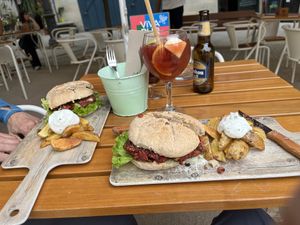 Bosque and Queen hamburgers  at VIVA in Madrid