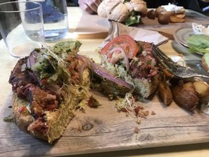 Ohh que rica la chingona!!  at VIVA in Madrid