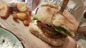 Blue cheese burger at VIVA in Madrid